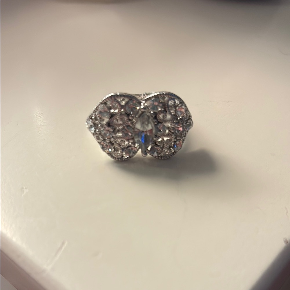Elegant Silver Crystal Women's Ring